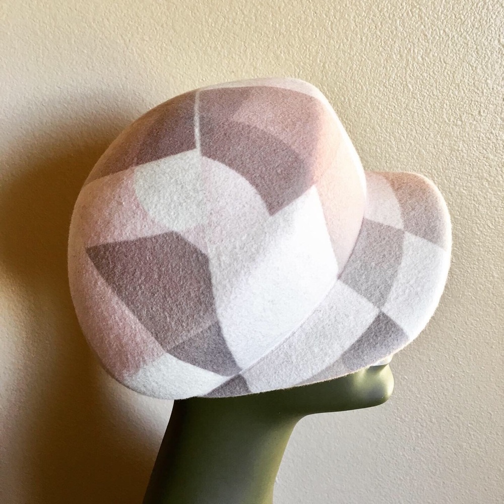 Modern cap - Picture 2 of 6